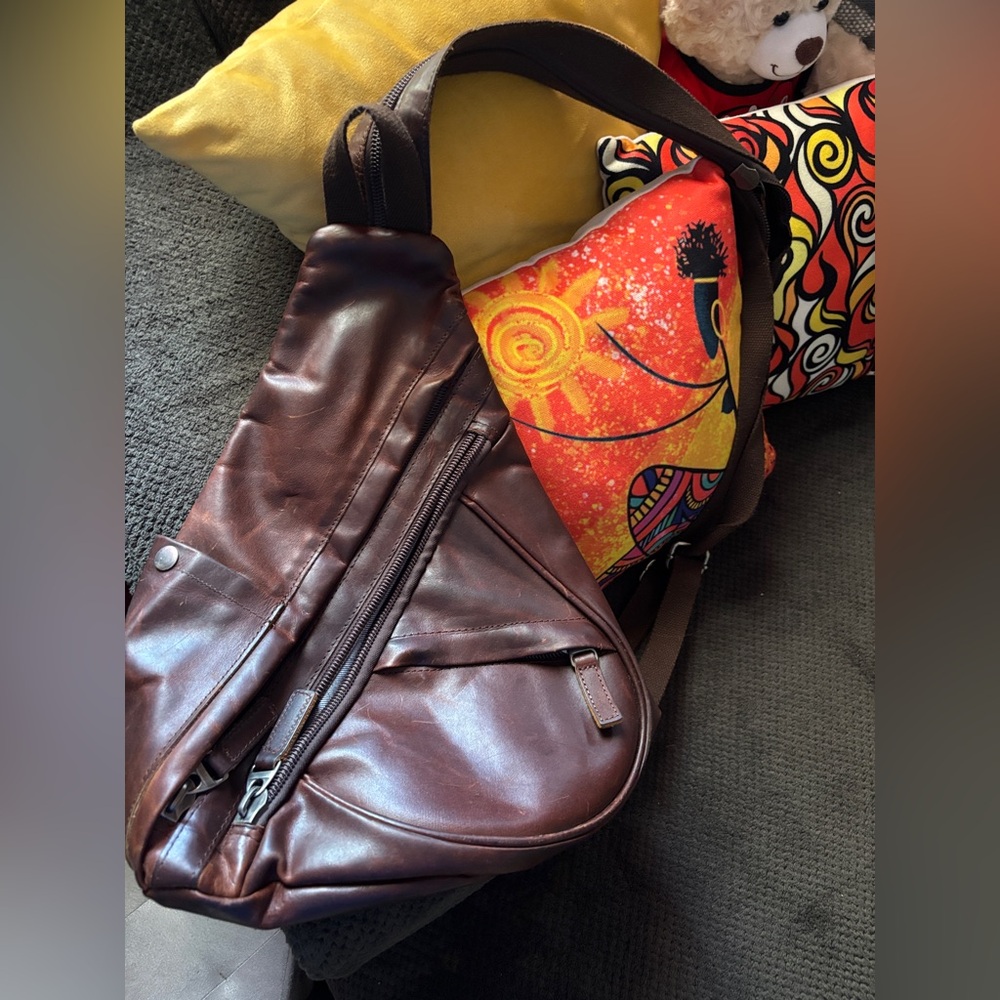 Excellent condition. Real leather.